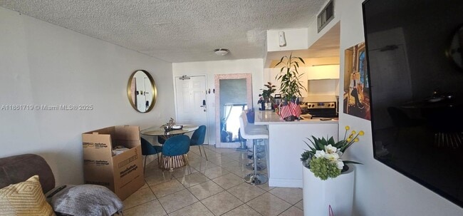 8075 NW 7th St in Miami, FL - Building Photo - Building Photo