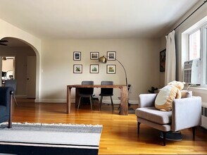 48 Hollis St in Newton, MA - Building Photo - Building Photo