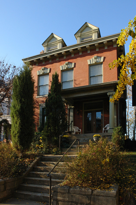 916 Cherokee Rd in Louisville, KY - Foto de edificio