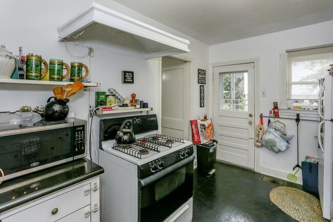 property at 1740 Banks St