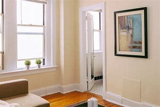1954 Columbia Rd NW, Unit 507 in Washington, DC - Foto de edificio - Building Photo