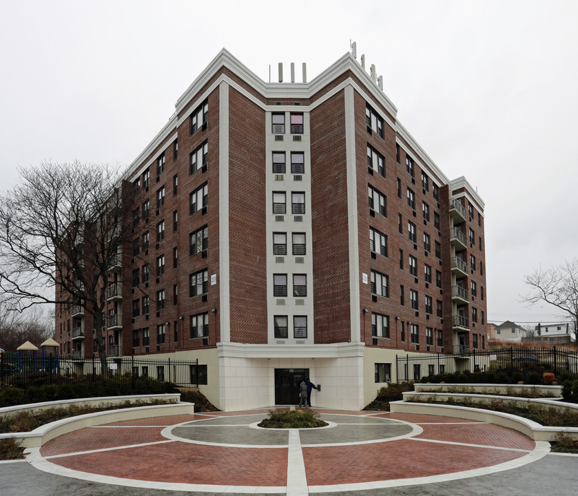 Terrace Gardens II in Staten Island, NY - Building Photo