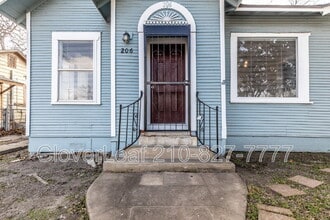 206 Hoover Ave in San Antonio, TX - Building Photo - Building Photo