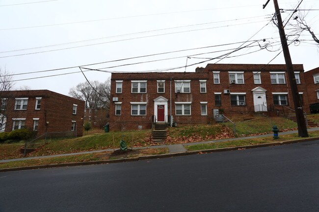 2621 30th St SE in Washington, DC - Building Photo - Building Photo