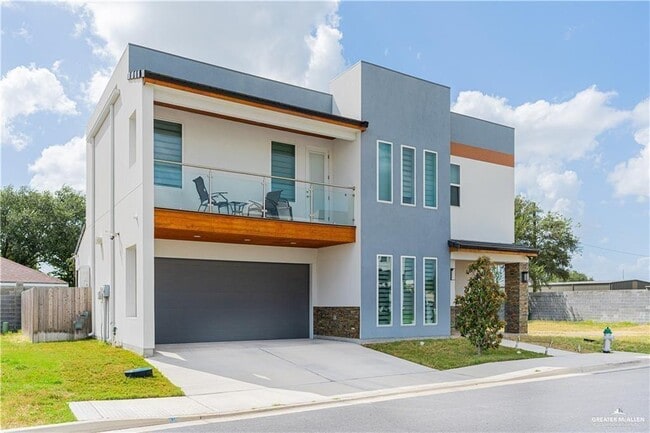 6907 N 11th Ln in McAllen, TX - Building Photo - Building Photo