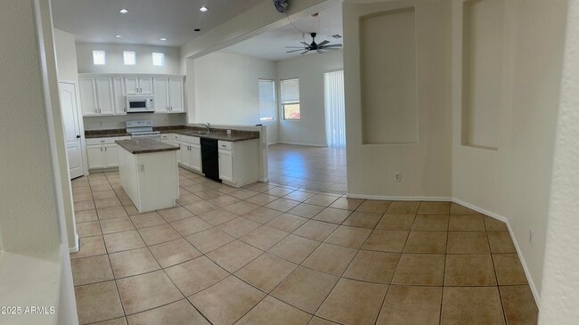 2119 N Pacey Rd in Phoenix, AZ - Building Photo - Building Photo