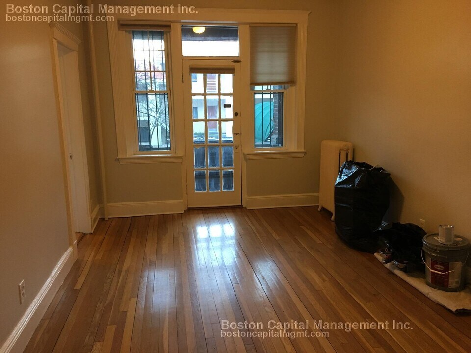 35 Mount Hood Rd, Unit 1 in Boston, MA - Foto de edificio