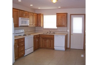 Peacock Apartments in Marshfield, MO - Building Photo - Interior Photo