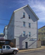 430 William St in Fall River, MA - Foto de edificio - Building Photo
