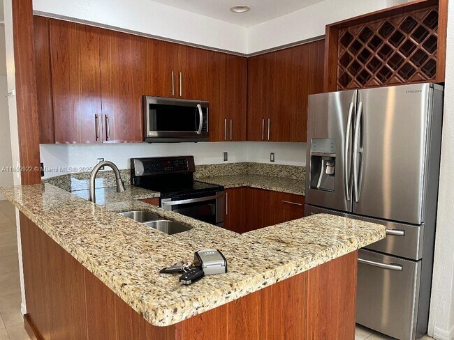 7109 SW 166th Pl in Miami, FL - Building Photo - Building Photo