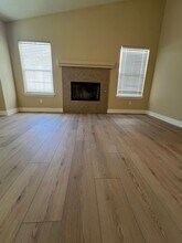 4205 Serene Oak Dr in Bakersfield, CA - Building Photo - Building Photo
