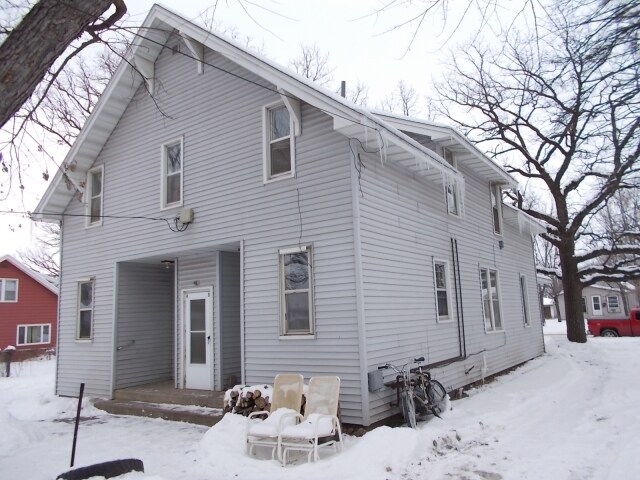 1009 Broadway Ave S in Sauk Rapids, MN - Foto de edificio