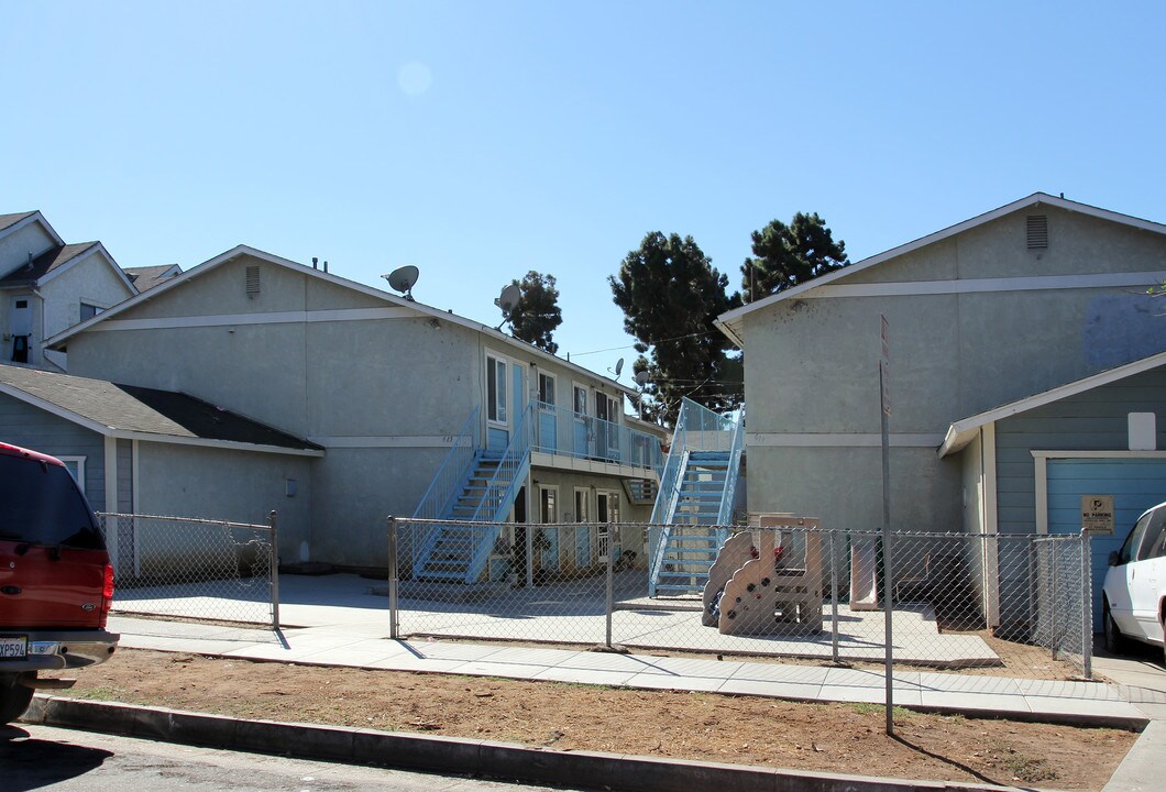 615-623 N Clementine St in Oceanside, CA - Building Photo