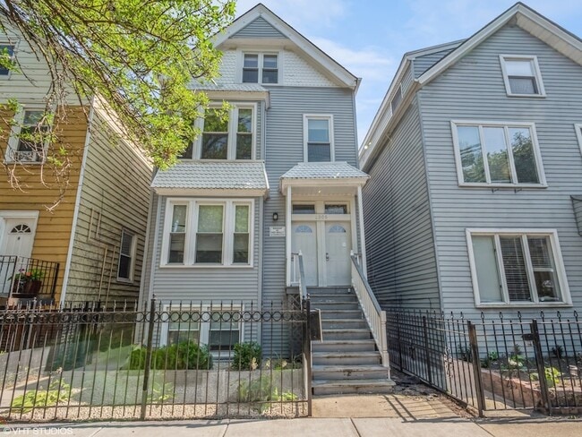 property at 1305 W Barry Ave