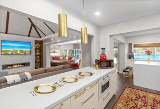 6106 Royal Poinciana Ln in Tamarac, FL - Building Photo - Building Photo