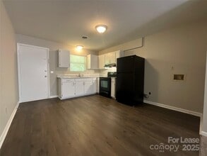201 Arthur Dr in Thomasville, NC - Building Photo - Building Photo