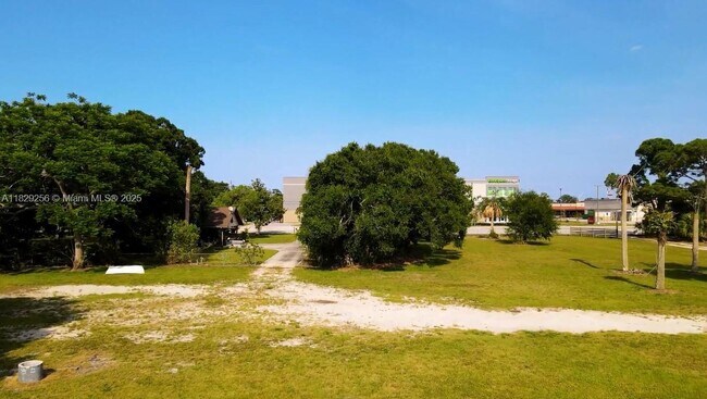 property at 2511 S Jenkins Rd