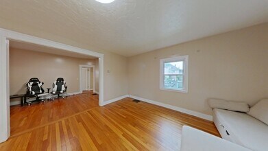 74 Holbrook Rd in Quincy, MA - Foto de edificio - Building Photo