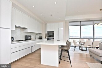 7887 Jones Branch Dr in McLean, VA - Building Photo - Building Photo