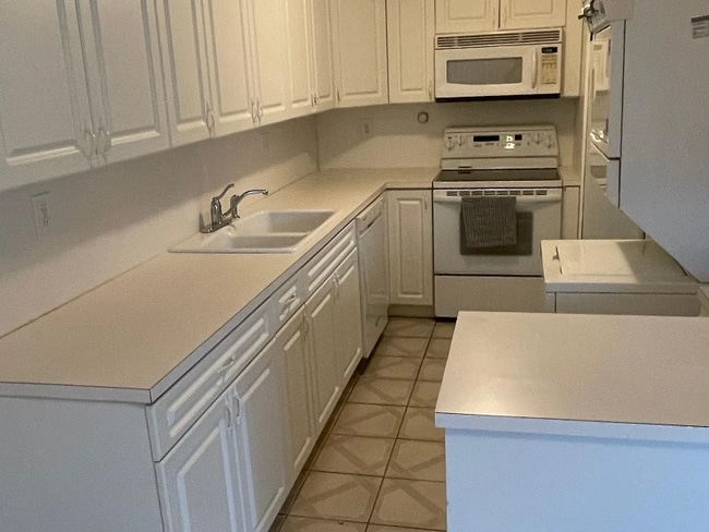 5900 SW 127th Ave, Unit 3213 in Miami, FL - Building Photo - Building Photo