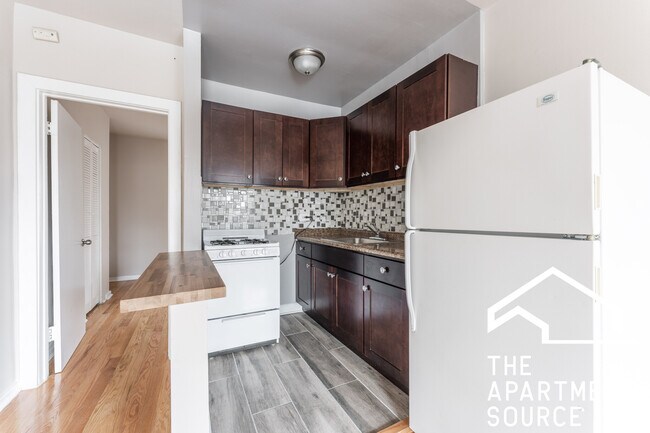 5670 N Ridge Ave in Chicago, IL - Building Photo - Building Photo