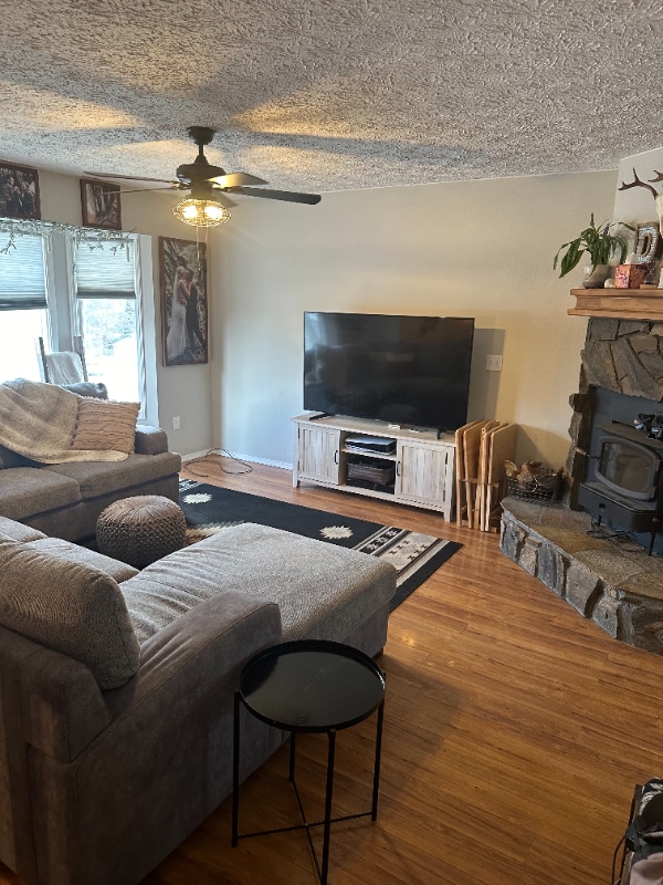 9202 Cam Island Cir in Anchorage, AK - Foto de edificio - Building Photo