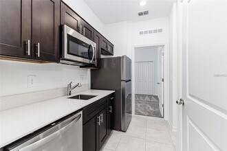 1121 Deepwater Cir in Eagle Lake, FL - Foto de edificio - Building Photo