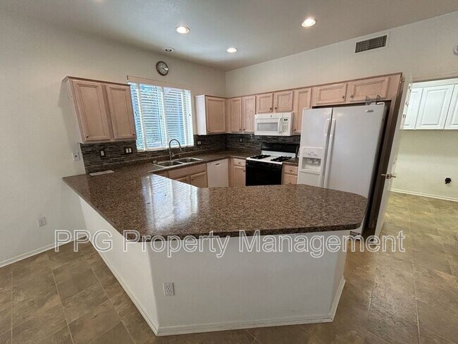 14425 W Parada Dr in Sun City West, AZ - Foto de edificio - Building Photo
