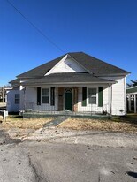 201 Pike St in Lenoir City, TN - Building Photo