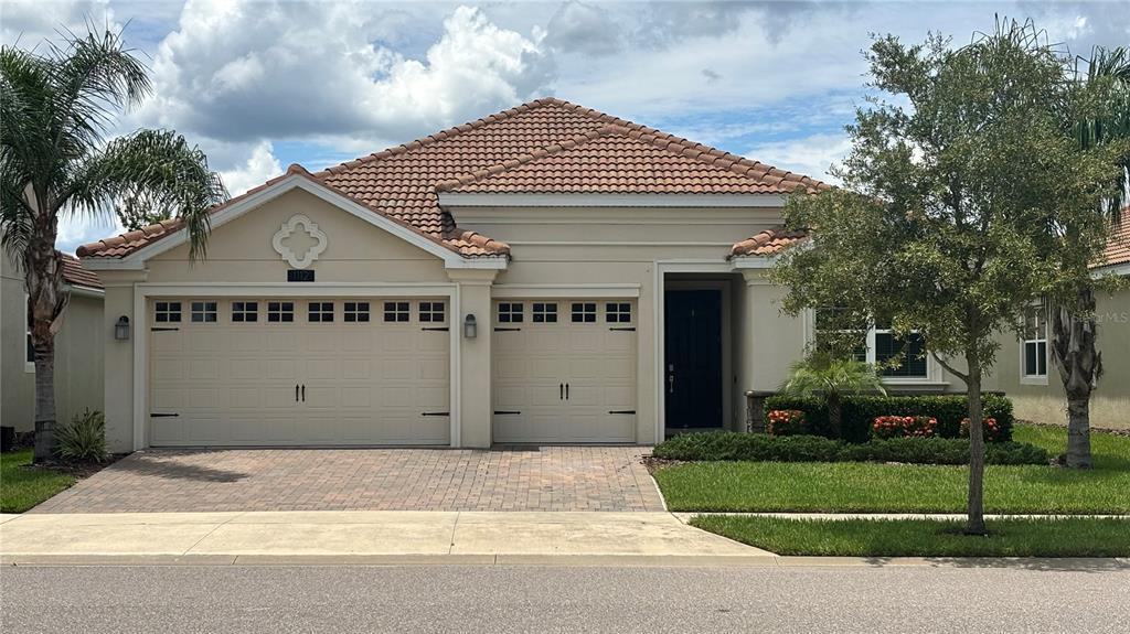 1112 Blackwolf Run Rd in Davenport, FL - Building Photo