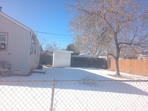 985 N Oakland St in Aurora, CO - Foto de edificio - Building Photo