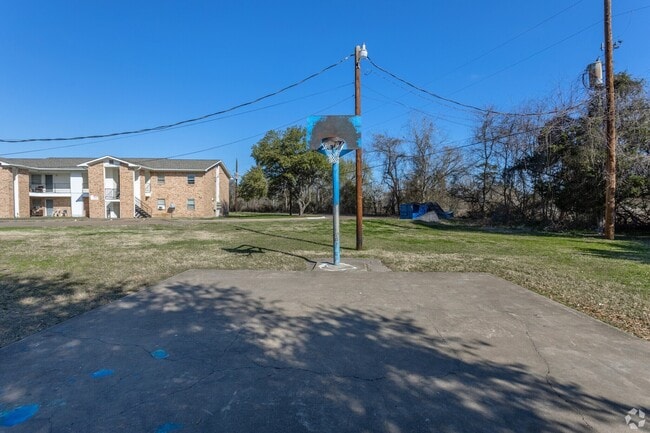 property at 520 Laredo St