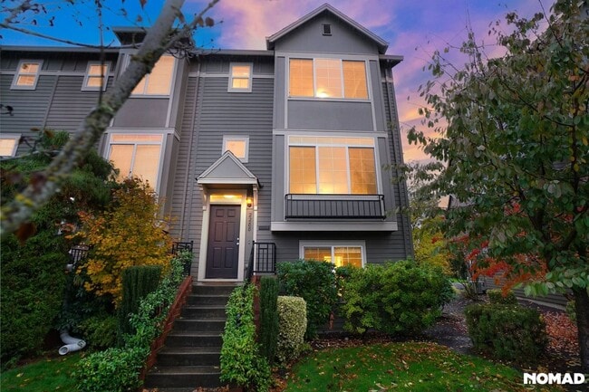 2288 NW Oak Knoll Pl