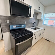 1336 Sharon St NW in Atlanta, GA - Foto de edificio - Building Photo