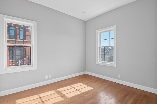 100 Griffith St in Jersey City, NJ - Building Photo - Building Photo