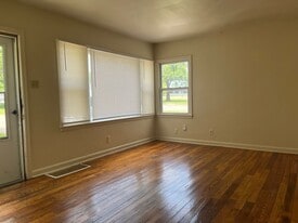 600 SW Webster Ave in Topeka, KS - Building Photo