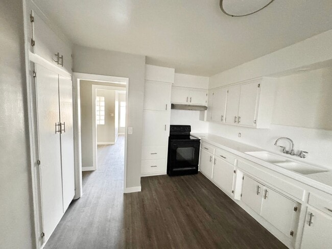 3554 Brenton Ave in Lynwood, CA - Building Photo - Building Photo