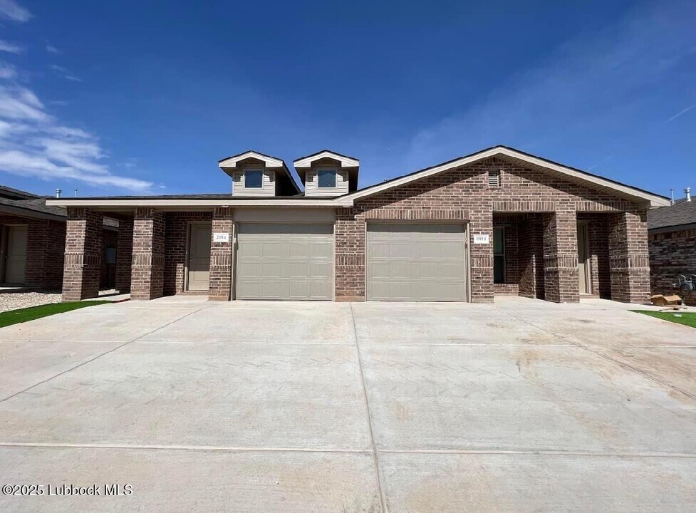 409 E 21st St in Wolfforth, TX - Building Photo