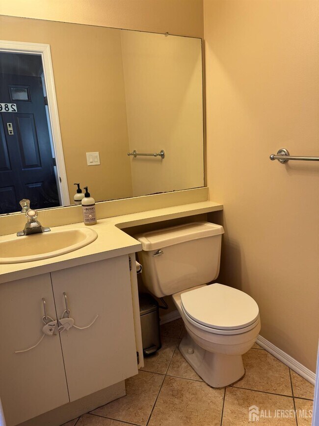 286 Palombi Ct in East Brunswick, NJ - Building Photo - Building Photo