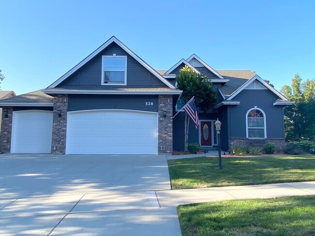 property at 528 E Knoll Dr