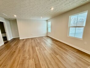 1097 Arbor Dr in Tipp City, OH - Foto de edificio - Building Photo