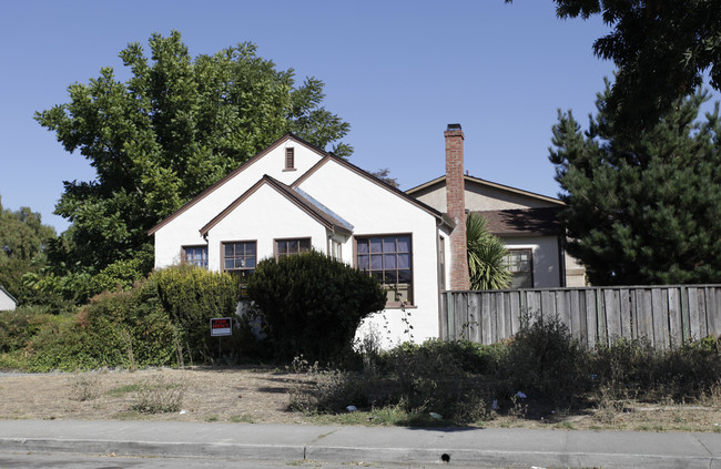 20464-20478 Anita Ave in Castro Valley, CA - Building Photo - Building Photo