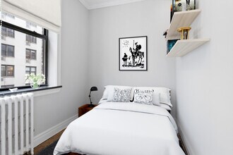 326 E 35th St in New York, NY - Building Photo - Building Photo