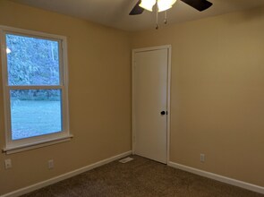 1040 Britton Springs Rd in Clarksville, TN - Building Photo - Building Photo