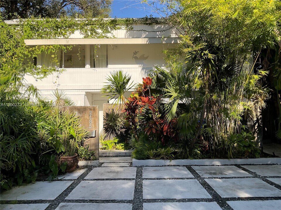 2485 Inagua Ave in Miami, FL - Building Photo