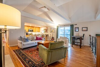 1111 N Honore St in Chicago, IL - Building Photo - Building Photo