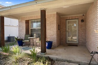 108 David Dr in Hutto, TX - Building Photo - Building Photo