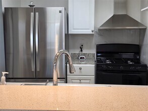 1016 E Tri Oaks Ln in Houston, TX - Building Photo - Building Photo