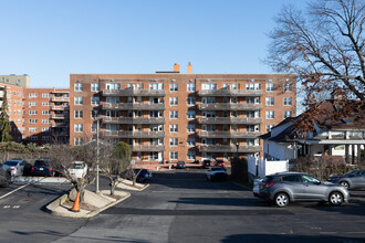 Summit Apartments in Port Chester, NY - Building Photo - Building Photo