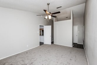 7401 Meadow Creek Dr in Fort Worth, TX - Building Photo - Building Photo